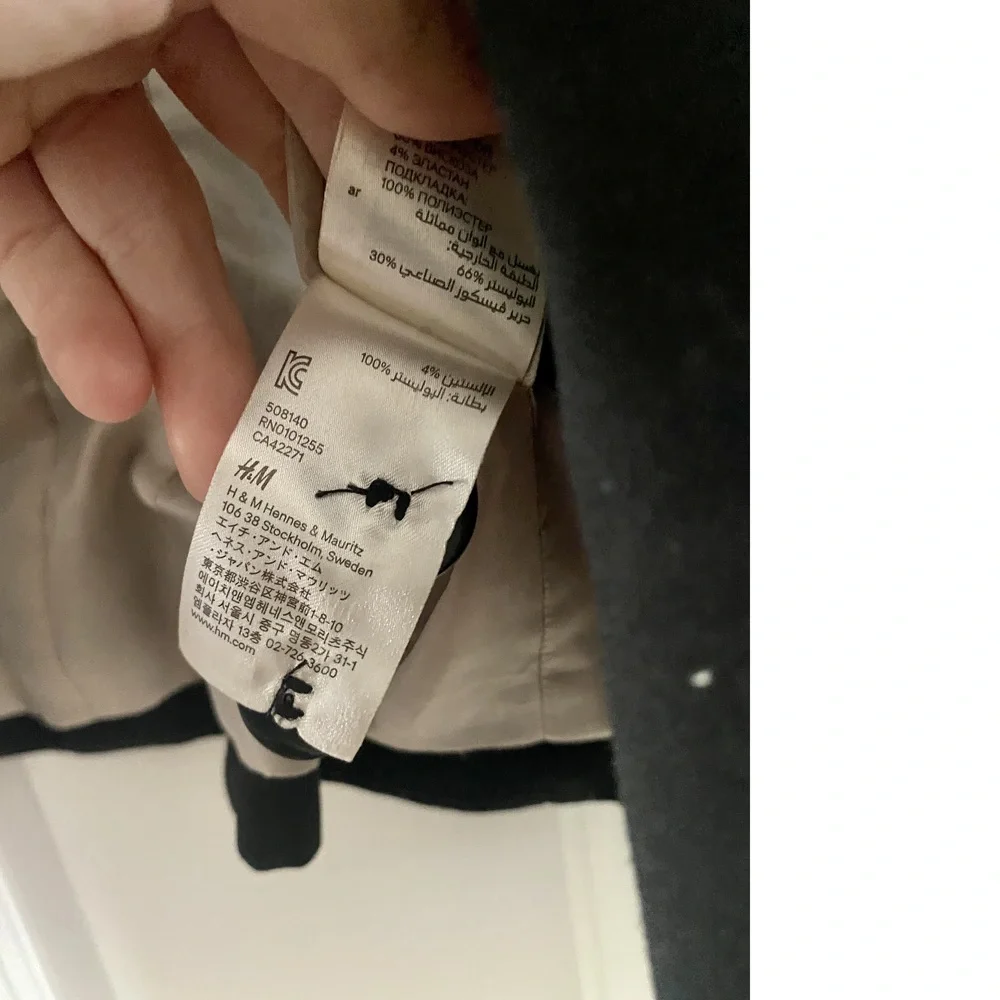 H & M Black Short Formal Blazer (Size US 8) - Picture 8 of 9